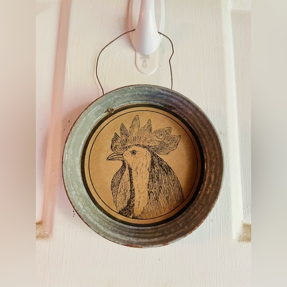 *Farm Faces Metal Jar Lid Rooster Ornament - Picture 9 of 10